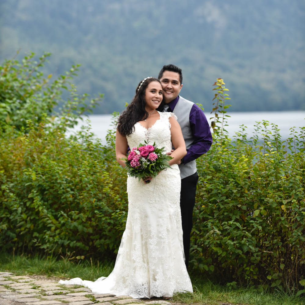 Photo of bride and groom at the Alpsee in Hohenschwangau