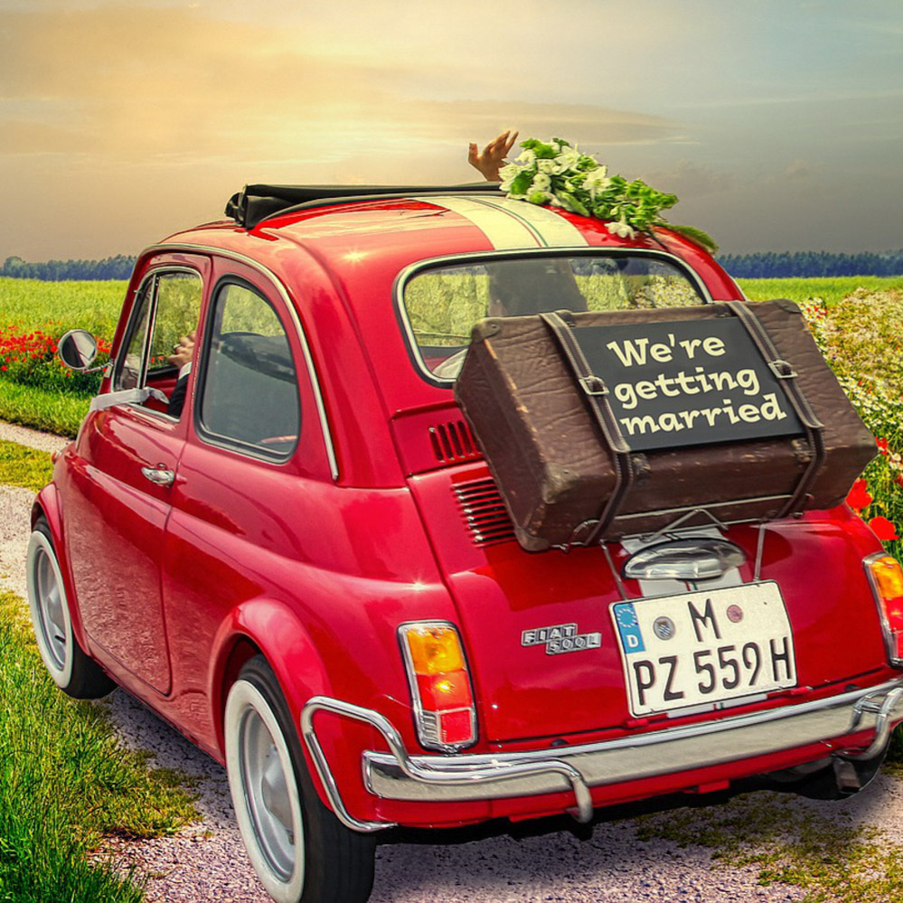 Photo of Fiat 500 with we are getting married sign